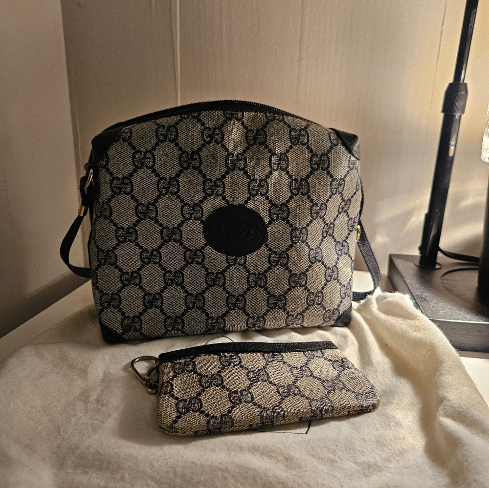 Vintage Gucci Crossbody w/ Keypouch
